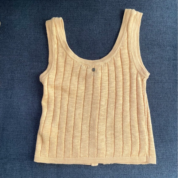 Cute Spring ROXY Tank Top! Match this with a pair of jeans or shorts. - Picture 2 of 5